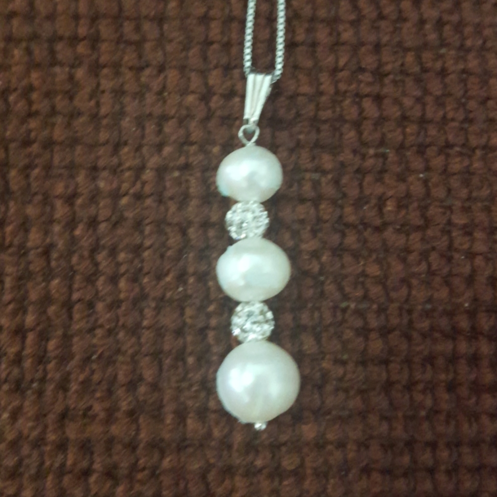 Cultured freshwater pearl necklace and earring - Picture 2 of 5